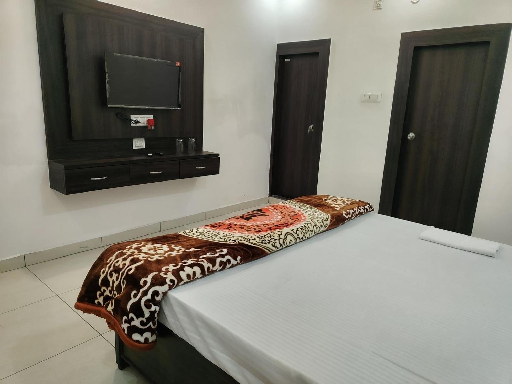 Khalilabad Hotel Dev International מראה חיצוני תמונה